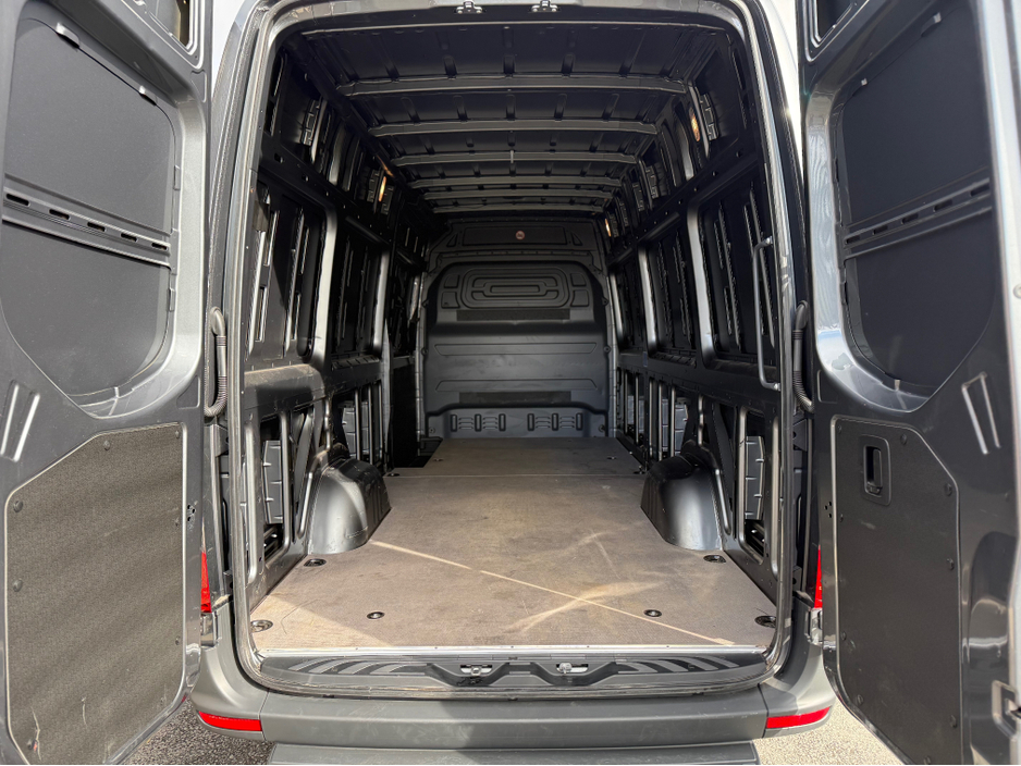 2025 Mercedes-Benz Sprinter - image 8