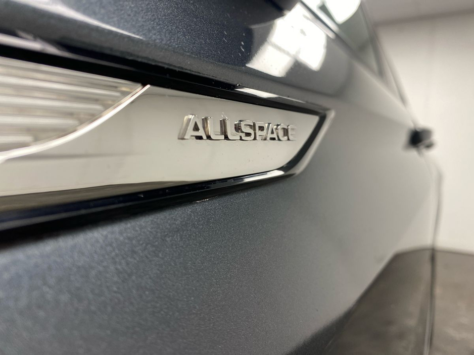 2024 Volkswagen Tiguan - image 32