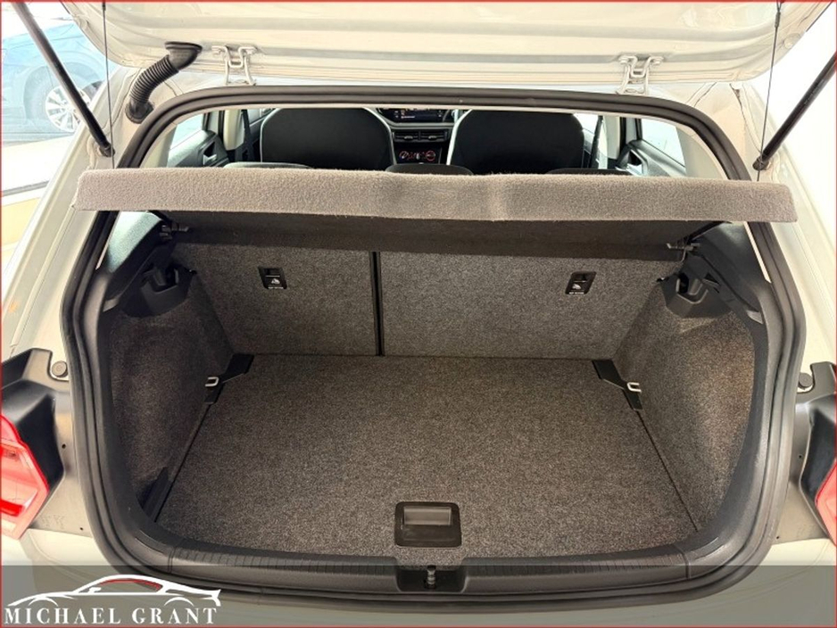 2018 Volkswagen Polo - image 19