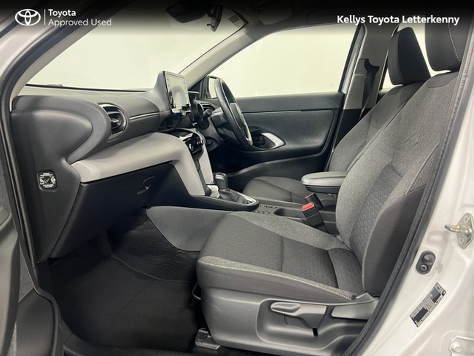 2022 Toyota Yaris Cross - image 6