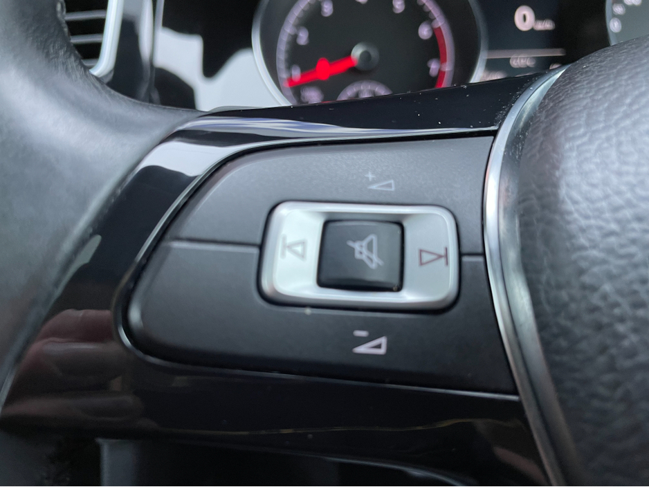 2017 Volkswagen Golf - image 20