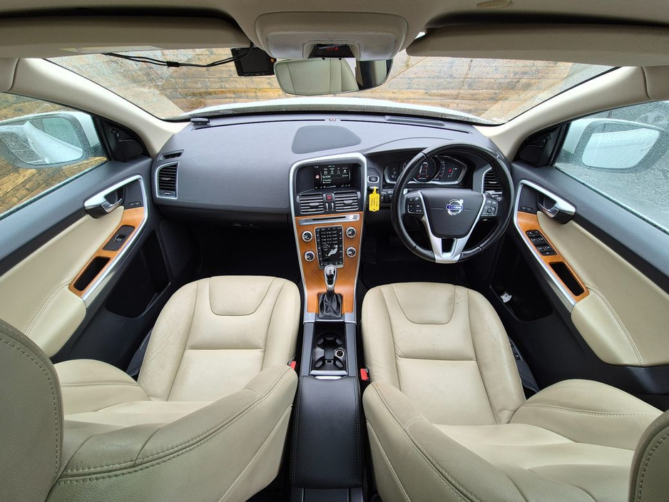 2017 Volvo XC60 - image 16