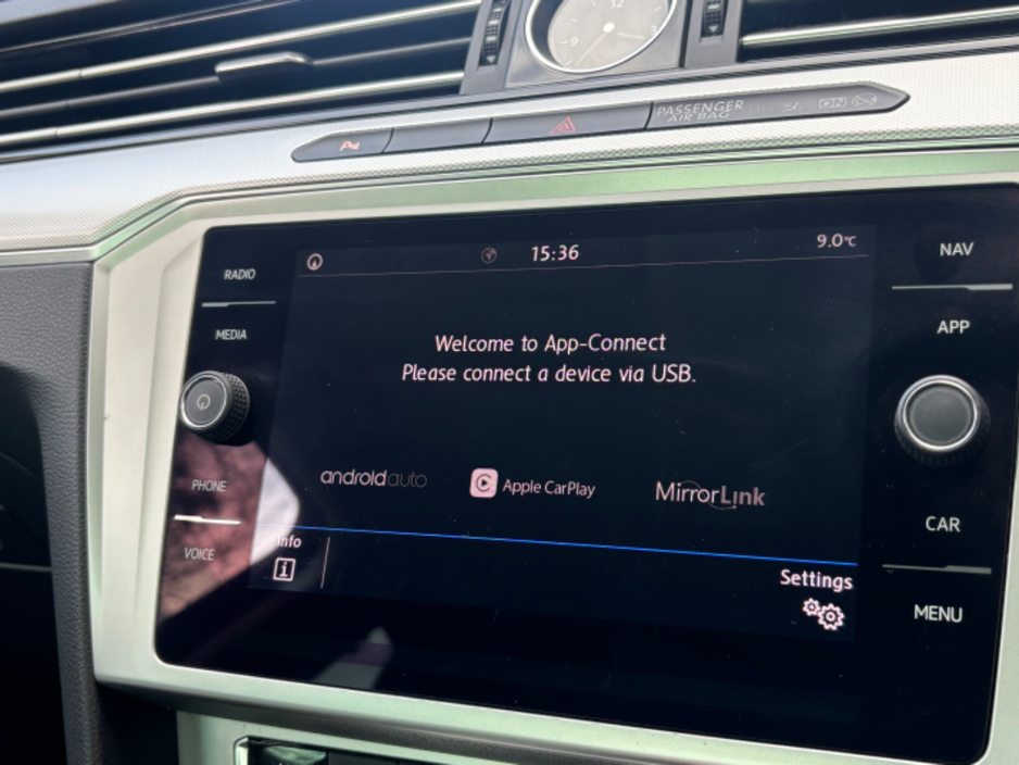 2018 Volkswagen Passat - image 12