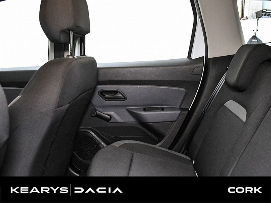 2019 Dacia Duster - image 7
