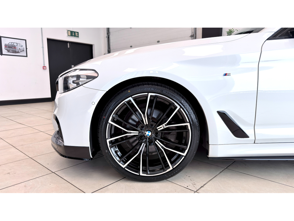 2018 BMW 5 Series - image 2