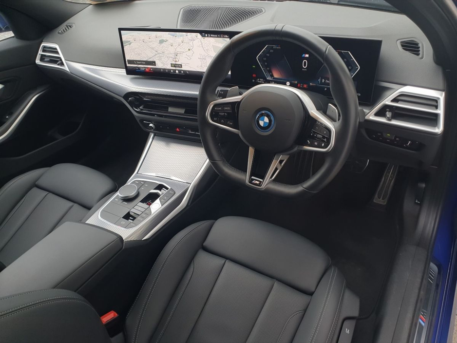 2025 BMW 3 Series - image 6