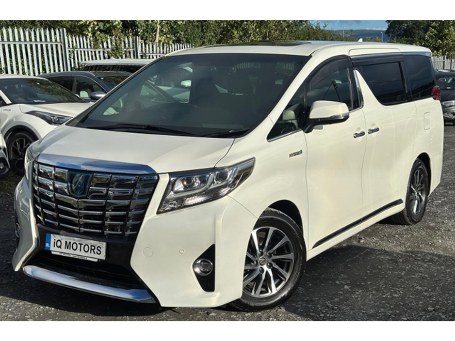 2015 Toyota Alphard - image 3