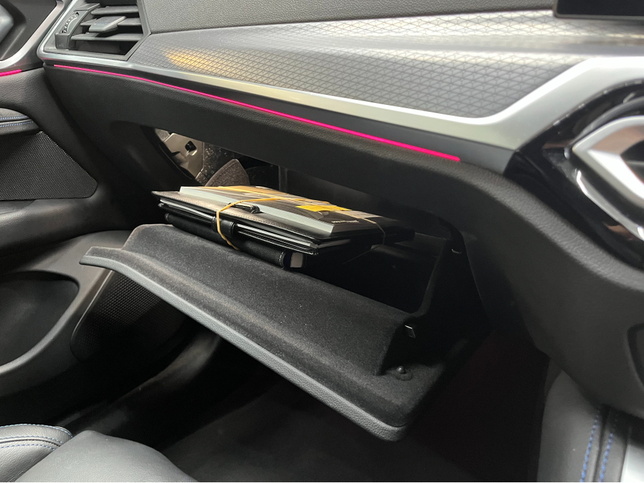 2025 BMW i4 €58950 2025 BMW I4 M50 ONLY 9K KMS / CRUISE CONTROL / 360° PARKING CAMERA / ELECTRIC MEMORY & HEATED SEATS / HEATED STEERING WHEEL / APPLE CARPLAY / AMBIENT LIGHTS €58,950