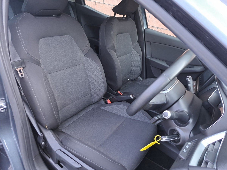 2020 Renault Clio - image 11