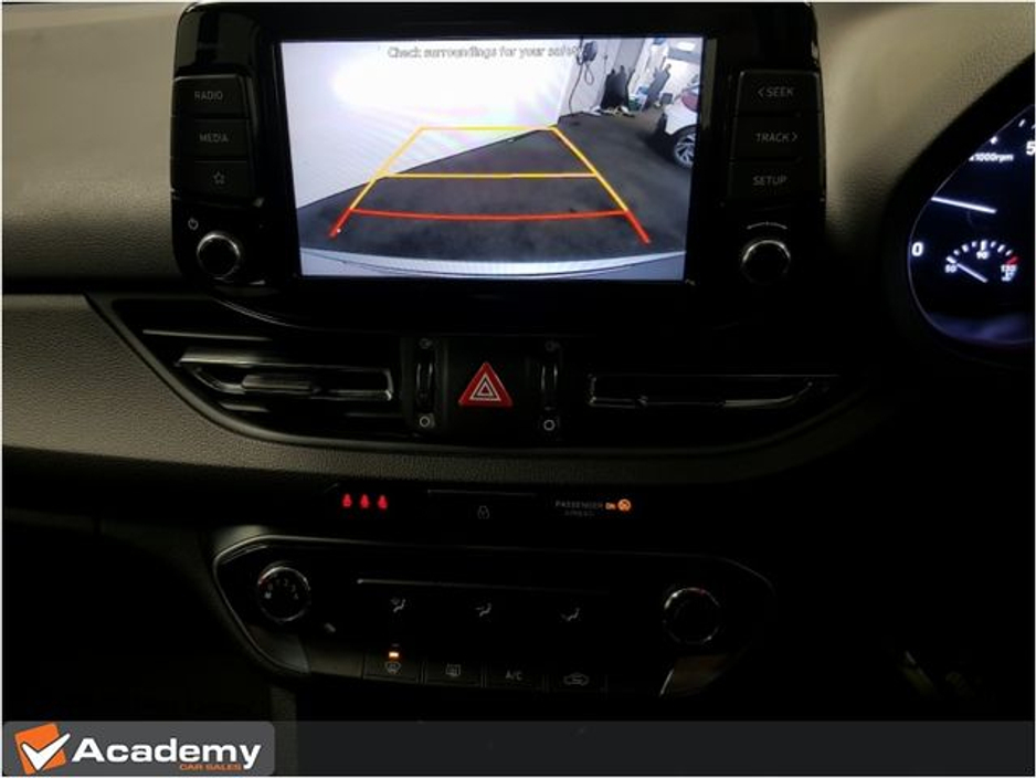 2022 Hyundai i30 - image 17