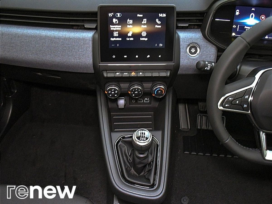 2025 Renault Clio - image 23