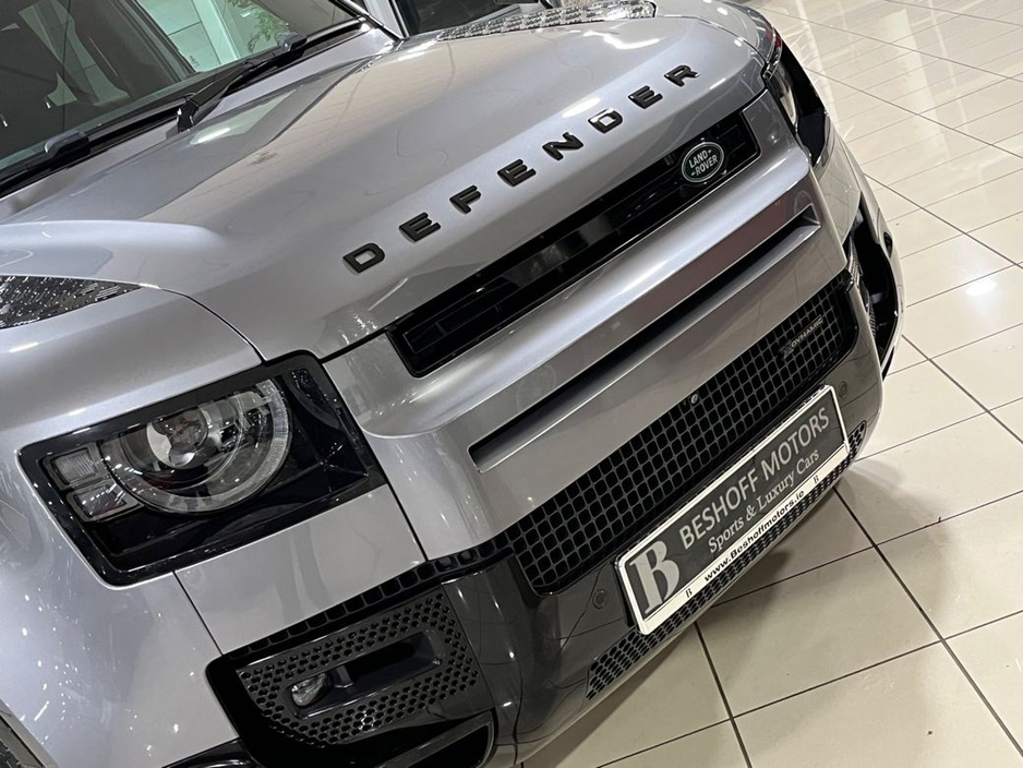 2023 Land Rover Defender - image 9