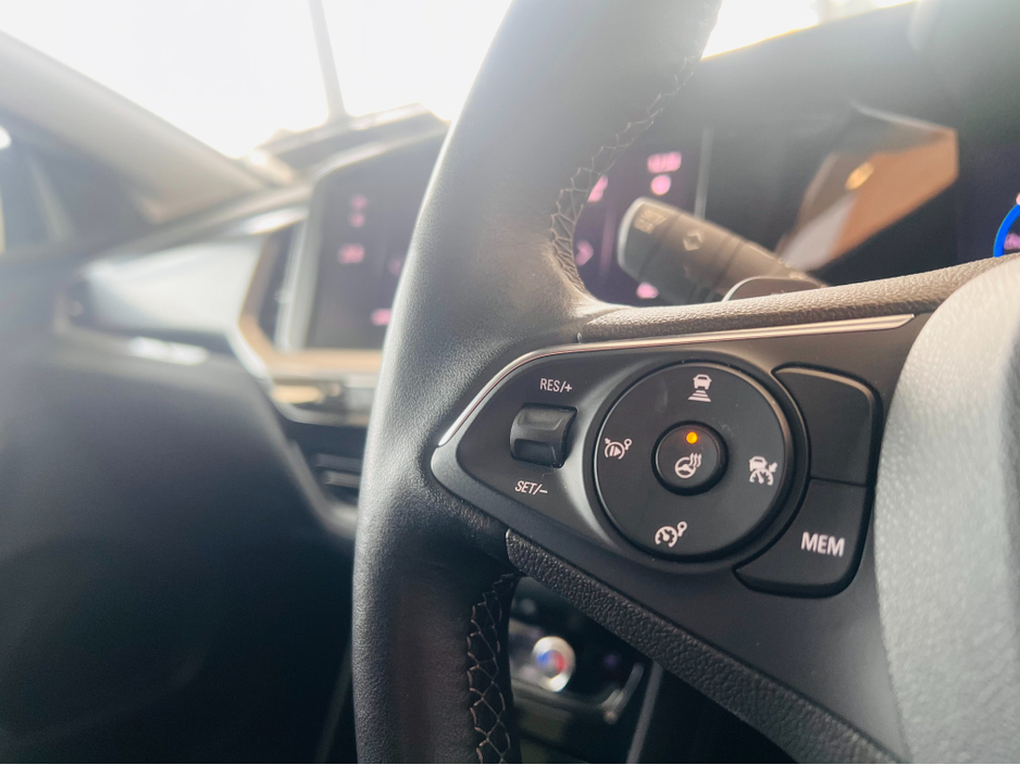 2024 Opel Grandland Huge Spec HYBRID As New Elegance Plus Heated Seats Heated Steering Wheel Fully Colour Coaded www.bolands.ie Est.1955 €32,950