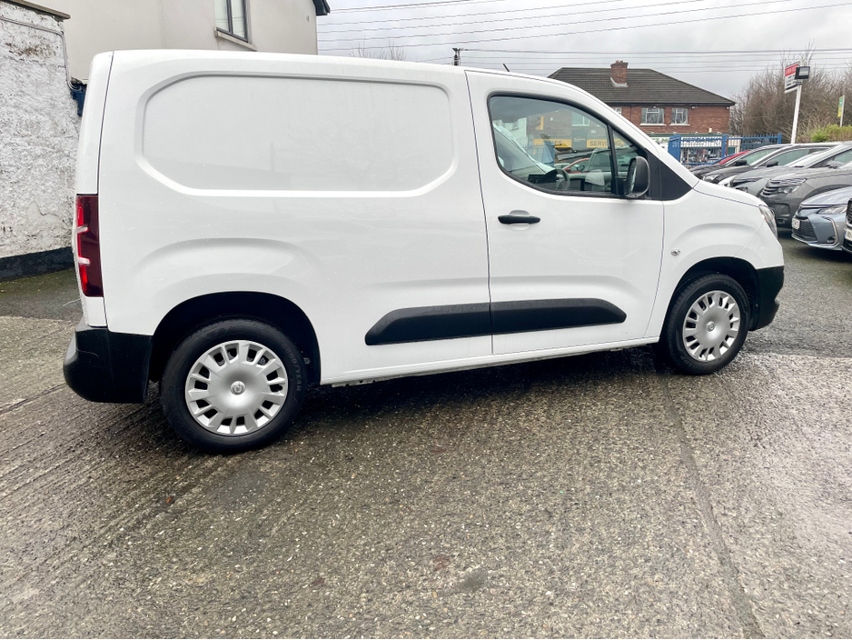 2022 Opel Combo L1H1 1.5 CDTI 100PS DIESEL 6SPEED MANUAL MY22 SWB €13,000