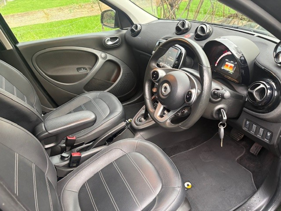 2021 Smart Forfour - image 14