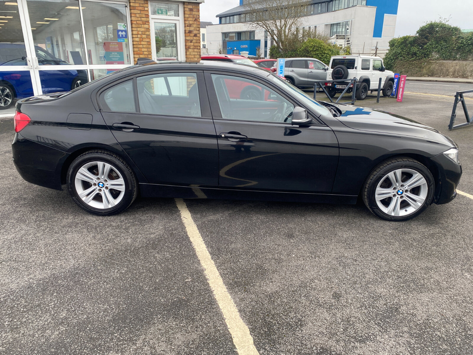 2016 BMW 3 Series - image 9