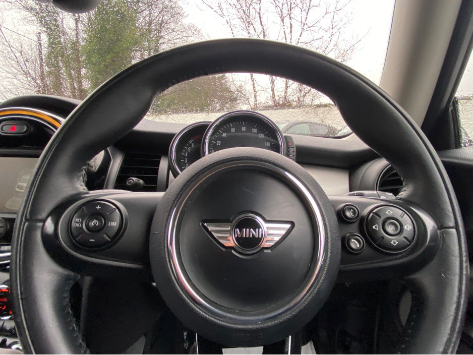 2016 MINI Hatch COOPER 1.5petrol 3Dr €13,900