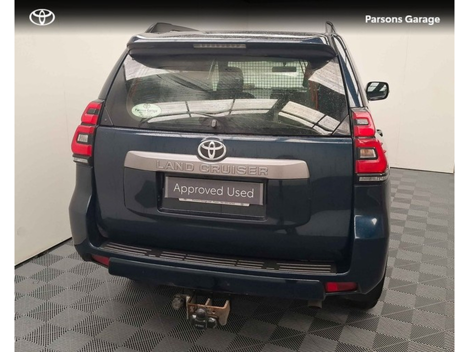 2022 Toyota Landcruiser - image 4