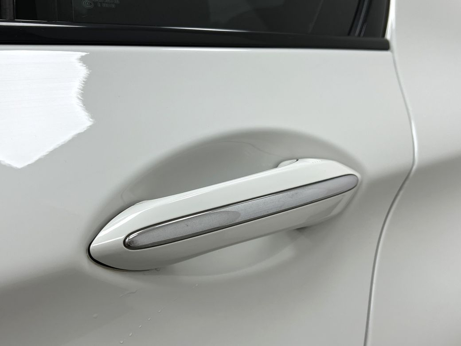 2016 BMW 5 Series - image 23