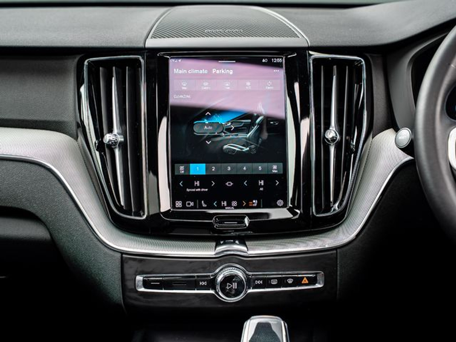 2024 Volvo XC60 T6 Phev Plus Dark AWD *Panoramic roof* *Harmon Kardon* €53,950