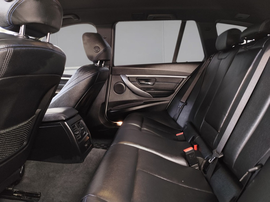 2018 BMW 3 Series - image 5