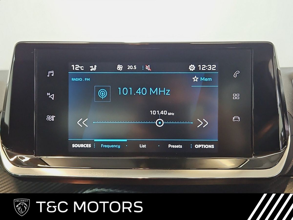 2021 Peugeot 2008 - image 12