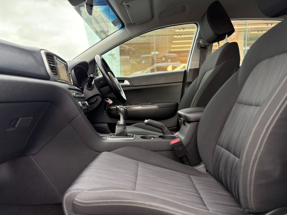 2019 Kia Sportage - image 2