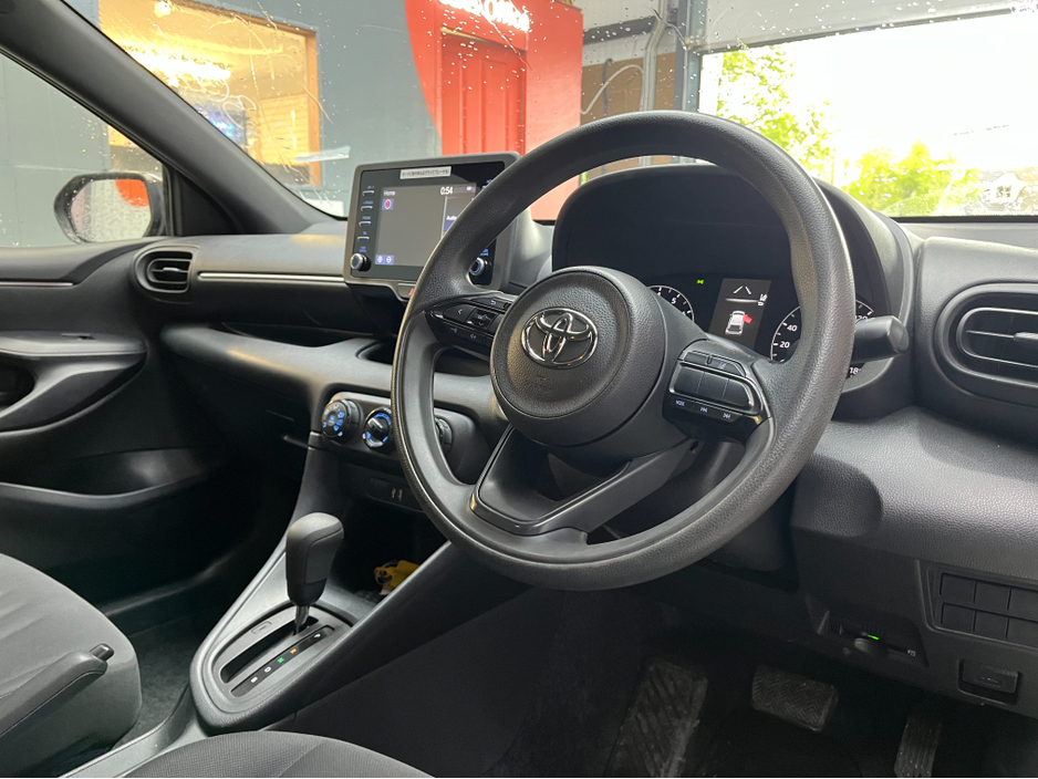 2021 Toyota Yaris - image 8