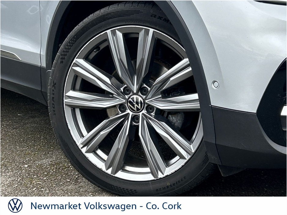 2023 Volkswagen Tiguan - image 2