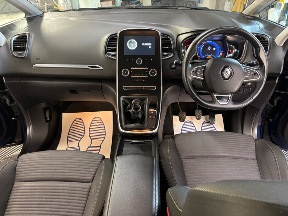 2019 Renault Grand Scenic - image 12