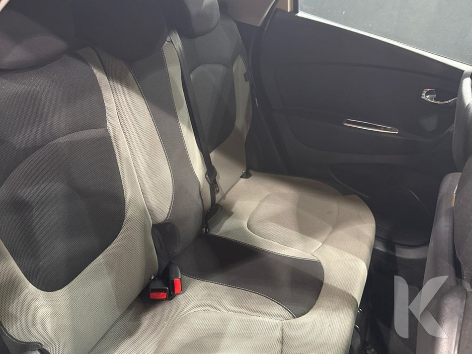 2017 Renault Captur 1.2 PETROL AUTO - CRUISE CONTROL - HEATING / AC CONTROLS - ALL ELECTRIC WINDOWS €14,450