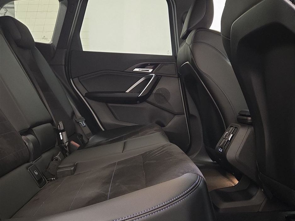 2025 BMW X1 - image 22