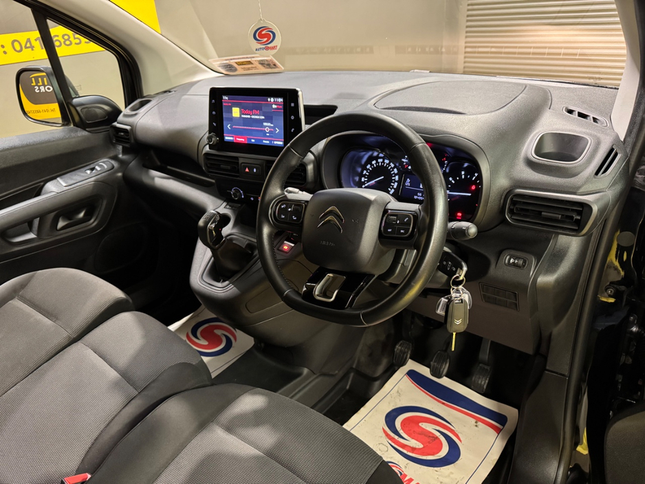 2021 Citroen Berlingo - image 10