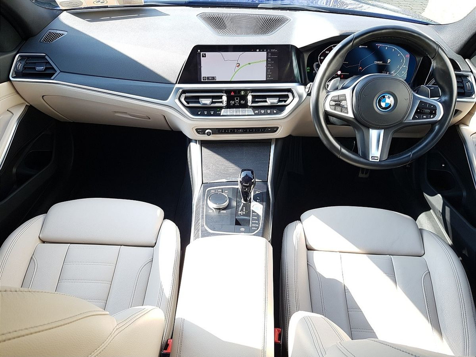 2022 BMW 3 Series - image 4