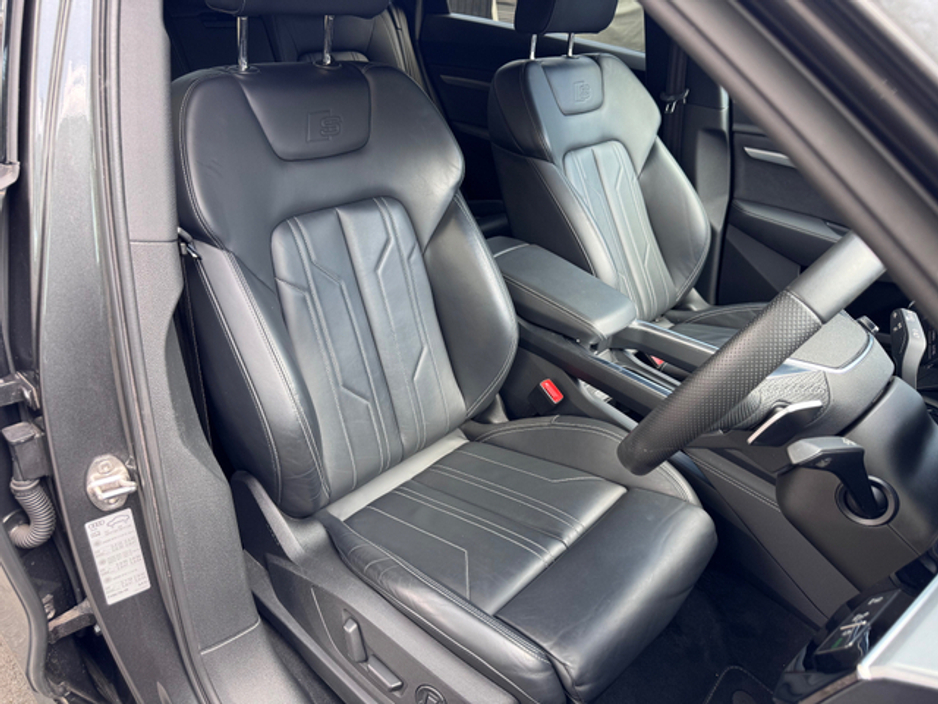 2022 Audi e-tron - image 4