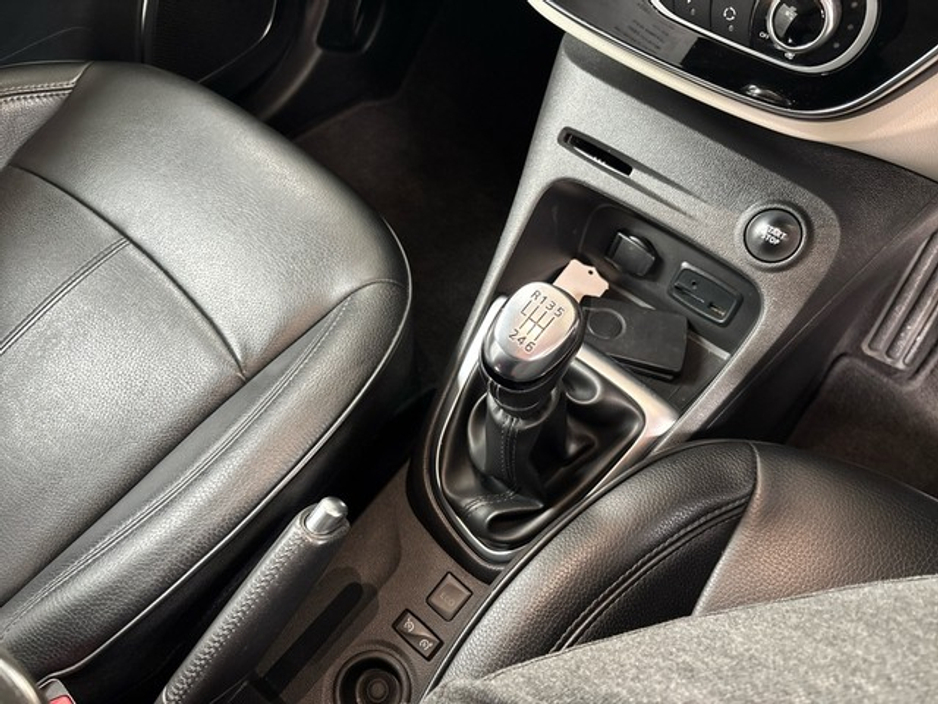 2019 Renault Captur - image 13