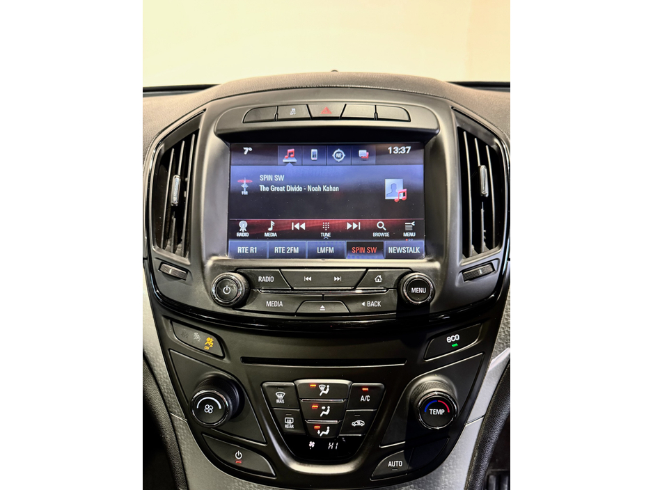 2017 Opel Insignia - image 12