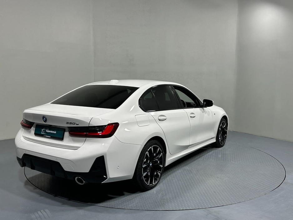 2025 BMW 3 Series - image 7