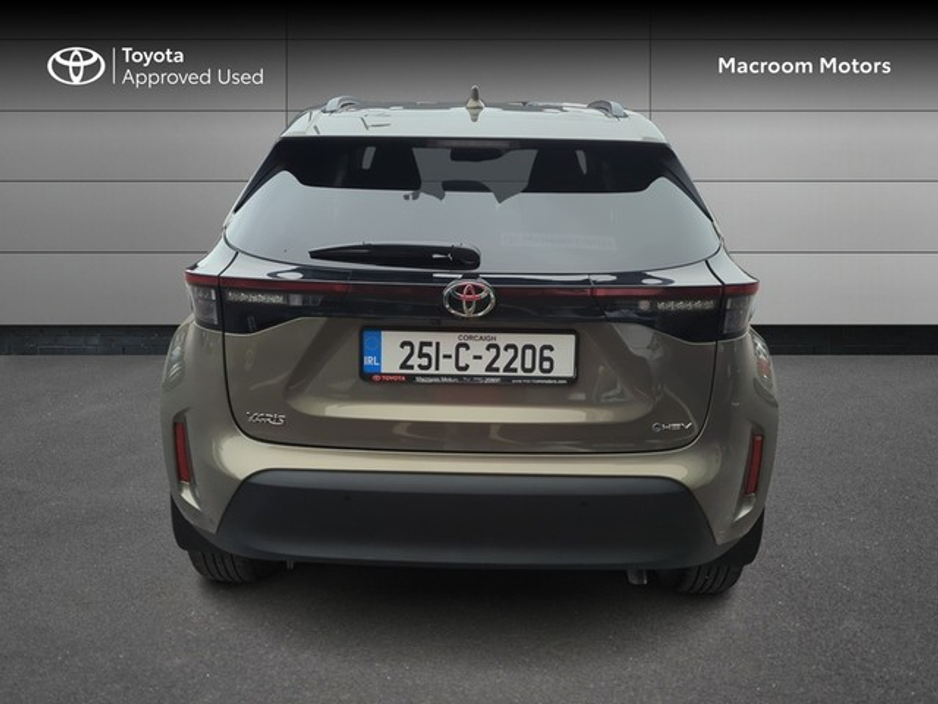 2025 Toyota Yaris Cross - image 4