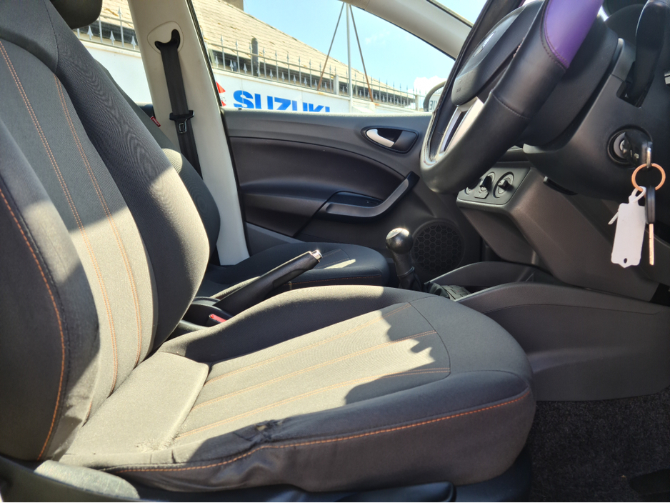 2011 SEAT Ibiza - image 7