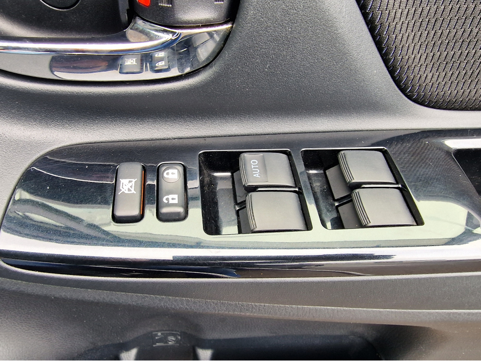 2018 Toyota Yaris - image 19