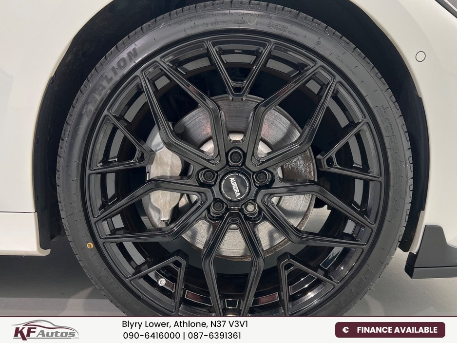 2022 BMW 3 Series - image 9