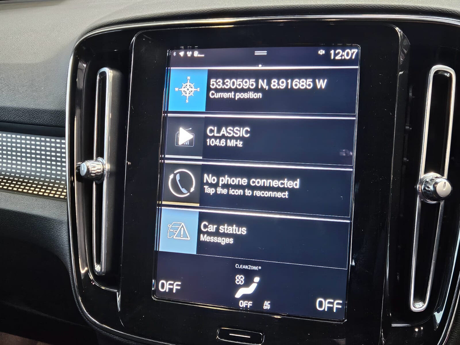 2022 Volvo XC40 - image 12