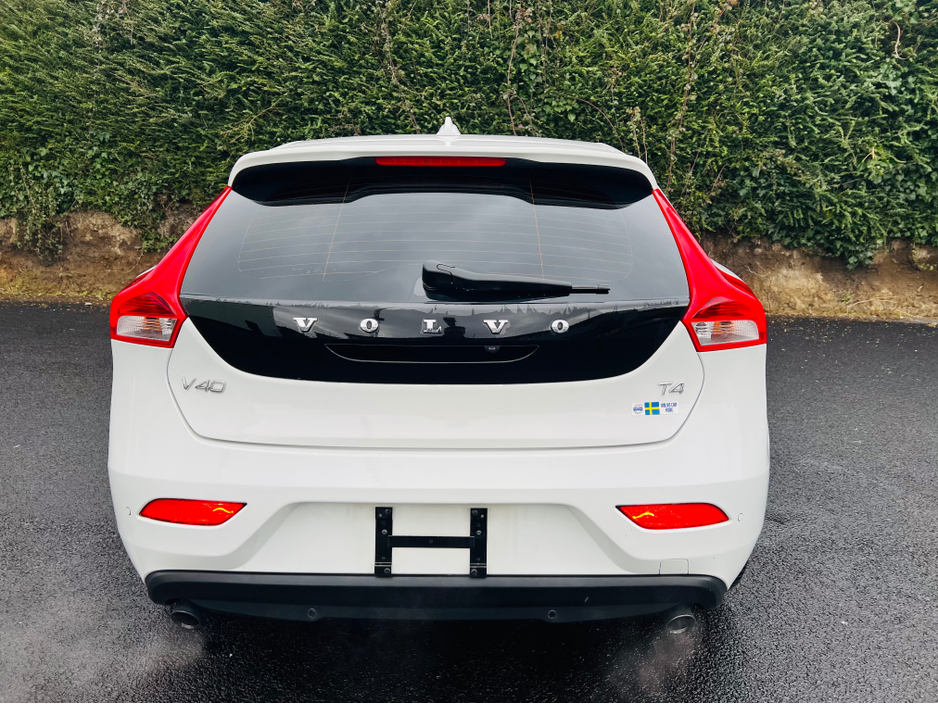 2015 Volvo V40 PRIVACY GLASS //  // REVERSE CAM €12,950