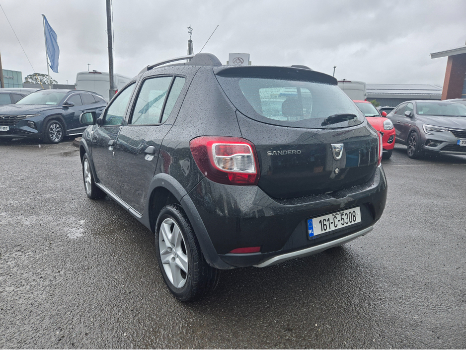 2016 Dacia Sandero - image 3