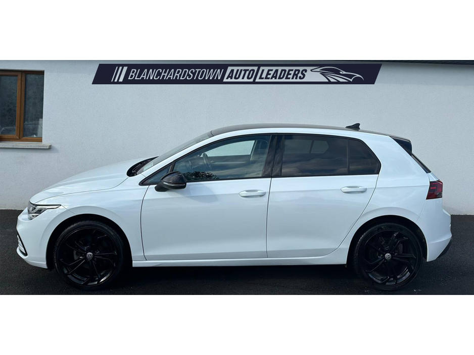 2022 Volkswagen Golf - image 2