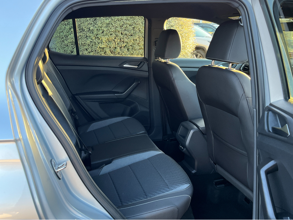 2023 Volkswagen T-Cross R-LINE AUTOMATIC 1.0 PETROL //HIGH SPEC//REVERSE CAMERA//HALF LEATHER SEATS//ADAPTIVE CRUISE CONTROL//KEYLESS ENTRY// €26,950