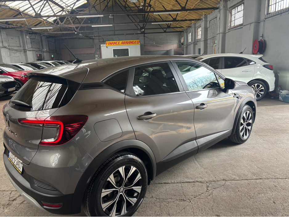 2023 Renault Captur - image 4