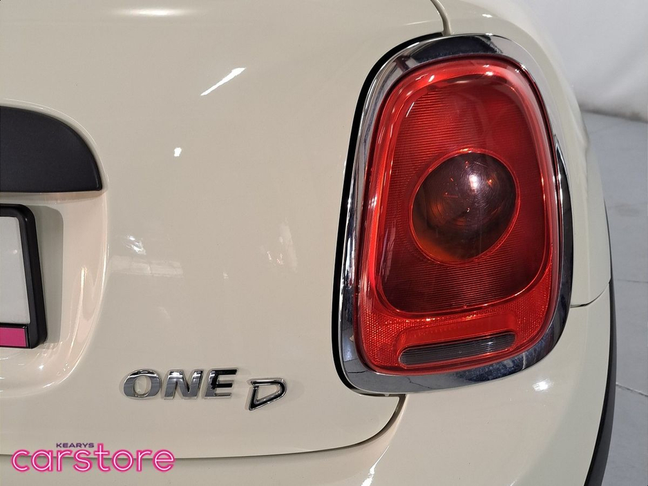 2017 MINI Hatch ONE D XN12 2 DR €14,480