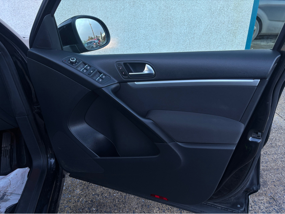 2015 Volkswagen Tiguan - image 22